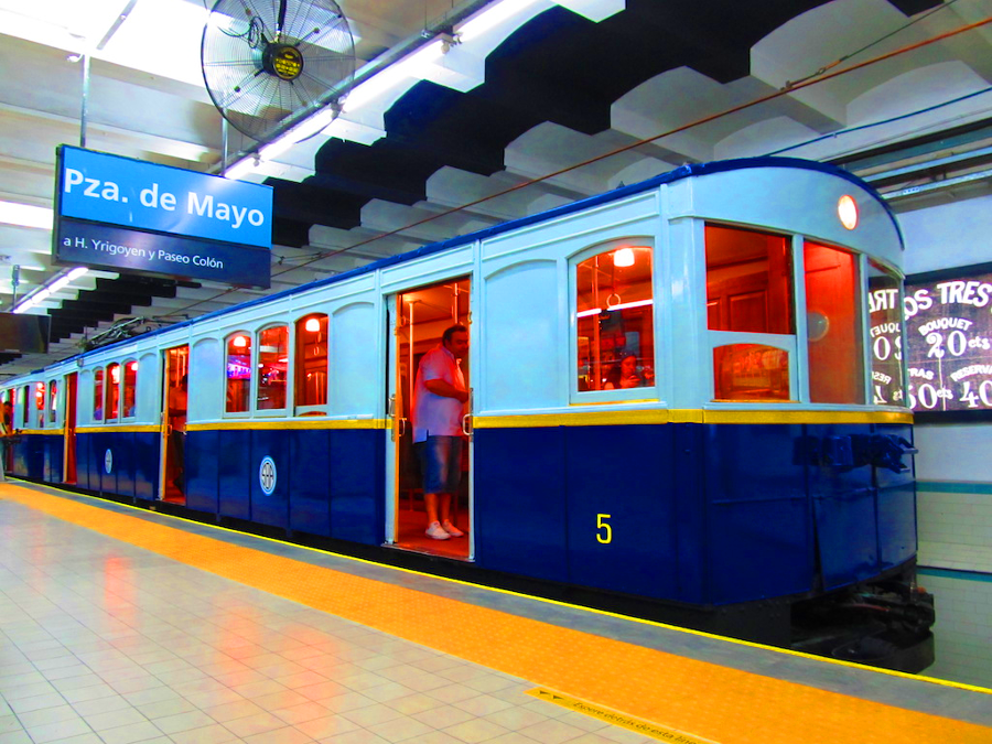 Vagão La Brugeoise restaurado para o Metrô de Buenos Aires (Subte Linea A)